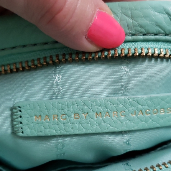 MARC BY MARC JACOB'S PEBBLED CROSSBODY - Picture 6 of 7